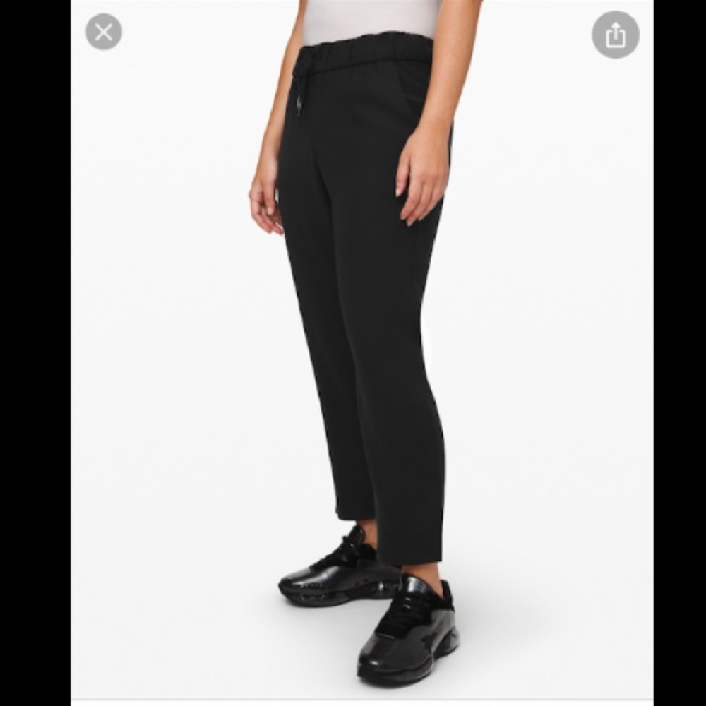 ONLY 1 LEFT Lululemon On the Fly 7/8